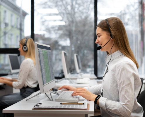 service desk vs helper desk